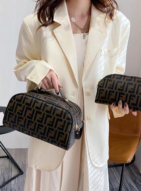 新款大容量便携式Pu防水洗漱袋便携式化妆品收纳袋在超级热的风格