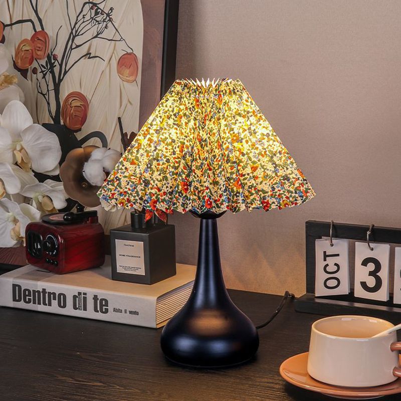 奶油风高级感台灯卧室床头柜氛围灯创意温馨小夜灯照明温和不刺眼