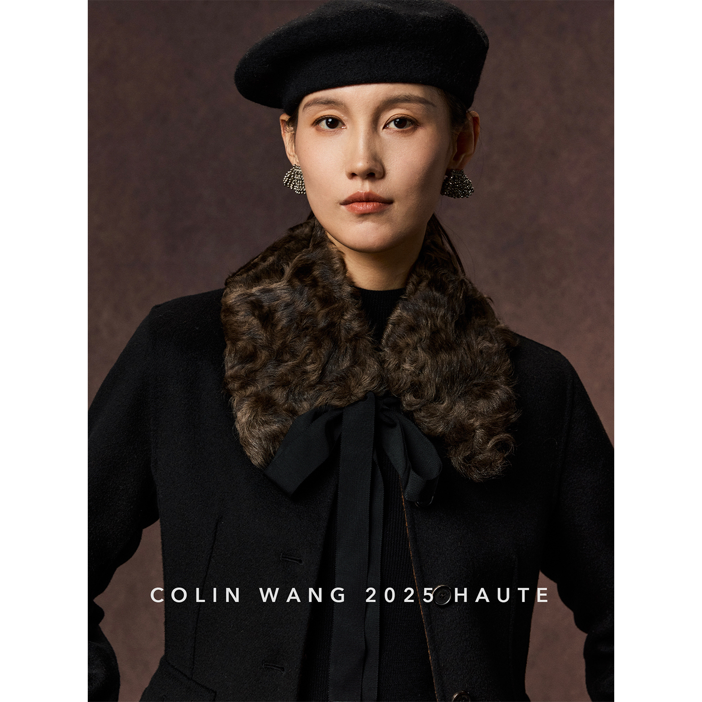 COLINWANG-柔光覆羽|奢牌同源小湖羊皮毛一体锁温御寒围巾/渔夫帽