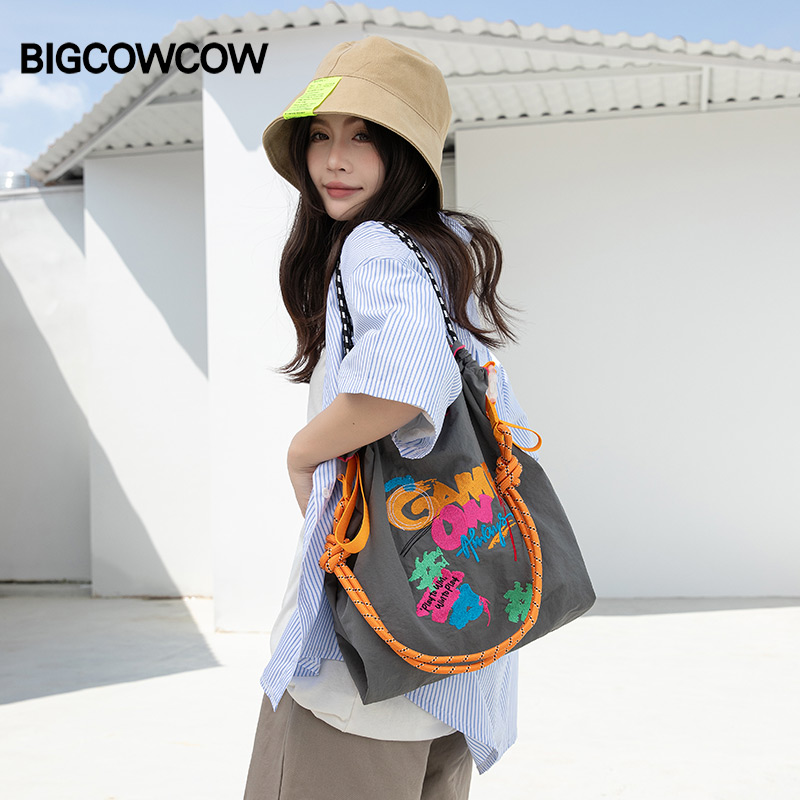 BIGCOWCOW潮流百搭斜挎包