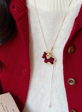 马上好运！圣诞红色丝绒小马项链女款本命年高级感复古毛衣链配饰