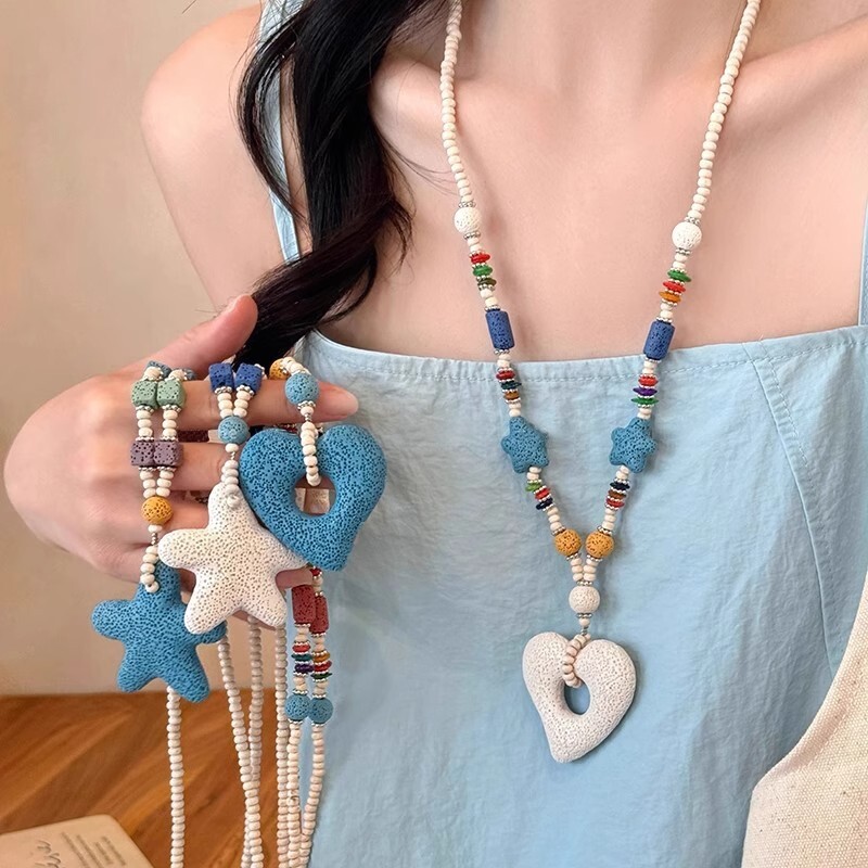 多巴胺彩色串珠火山石爱心项链女小众设计海星锁骨链海边长款配饰