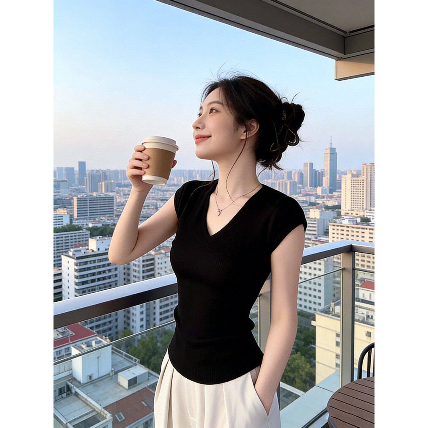 夏季显瘦短款黑色修身v领设计感气质百搭性感小众薄款纯色洋气时