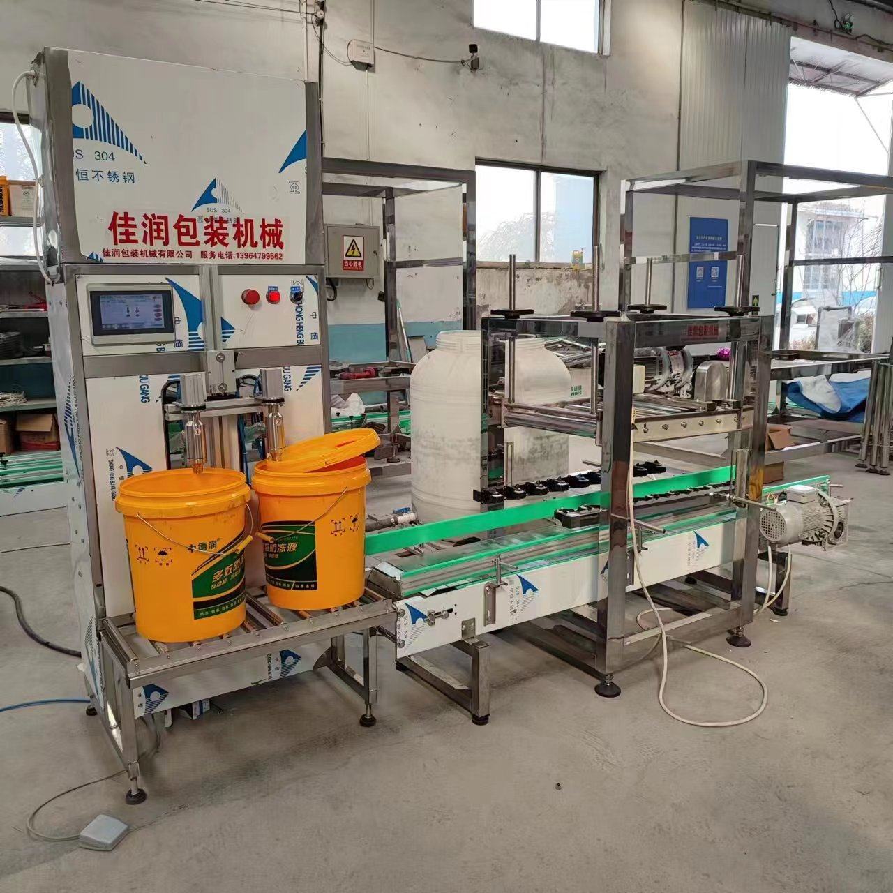 玻璃水防冻液灌装机 两头半自动桶装机 防冻液灌装压桶生产流水线