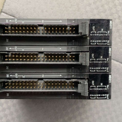 议价PLC模块，CJ2M-MD211。三个成色很新，