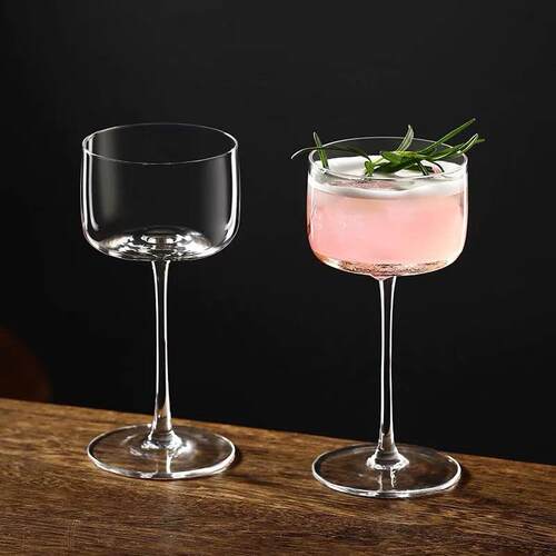 酒吧商店鸡尾酒杯高脚杯