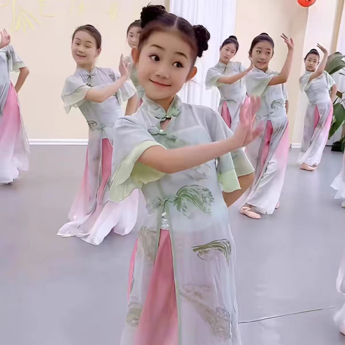 冠玉儿童古典舞表演服女童扇子舞