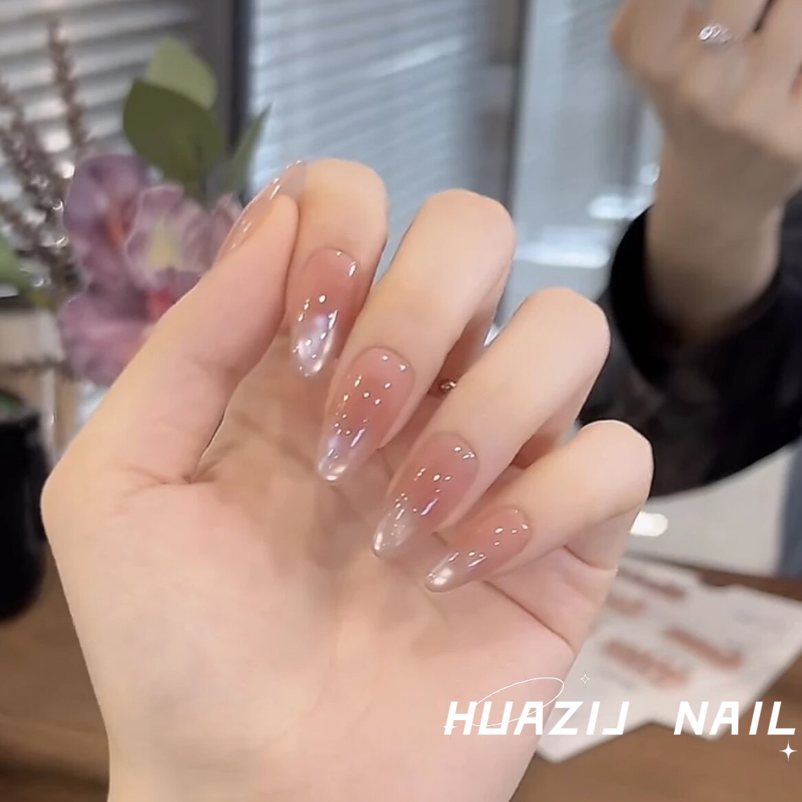 手工穿戴甲追光猫眼裸色光疗美甲