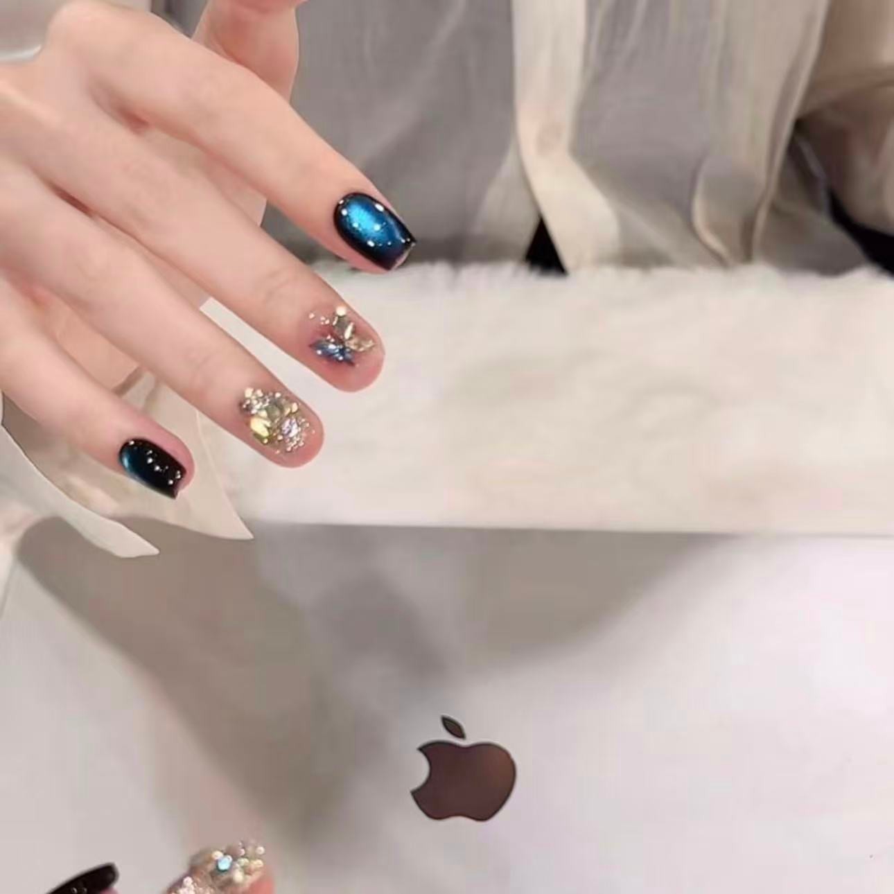 秋天美甲设计手工短款穿戴甲裸色