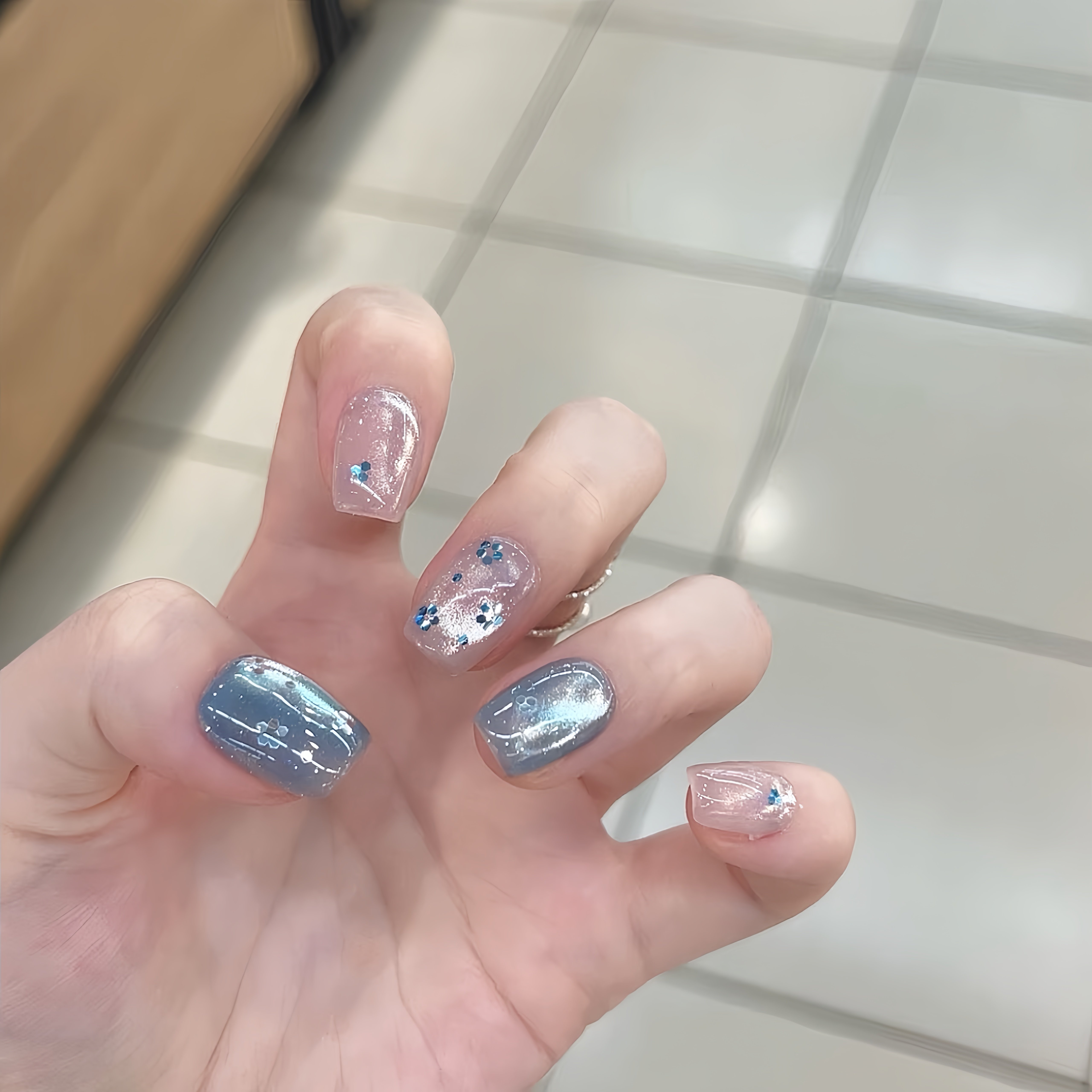 手工穿戴甲渐变星空光疗短款美甲