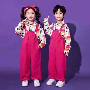 幼儿园元旦表演服小学生合唱舞蹈可爱背带裤套装儿童啦啦队演出服