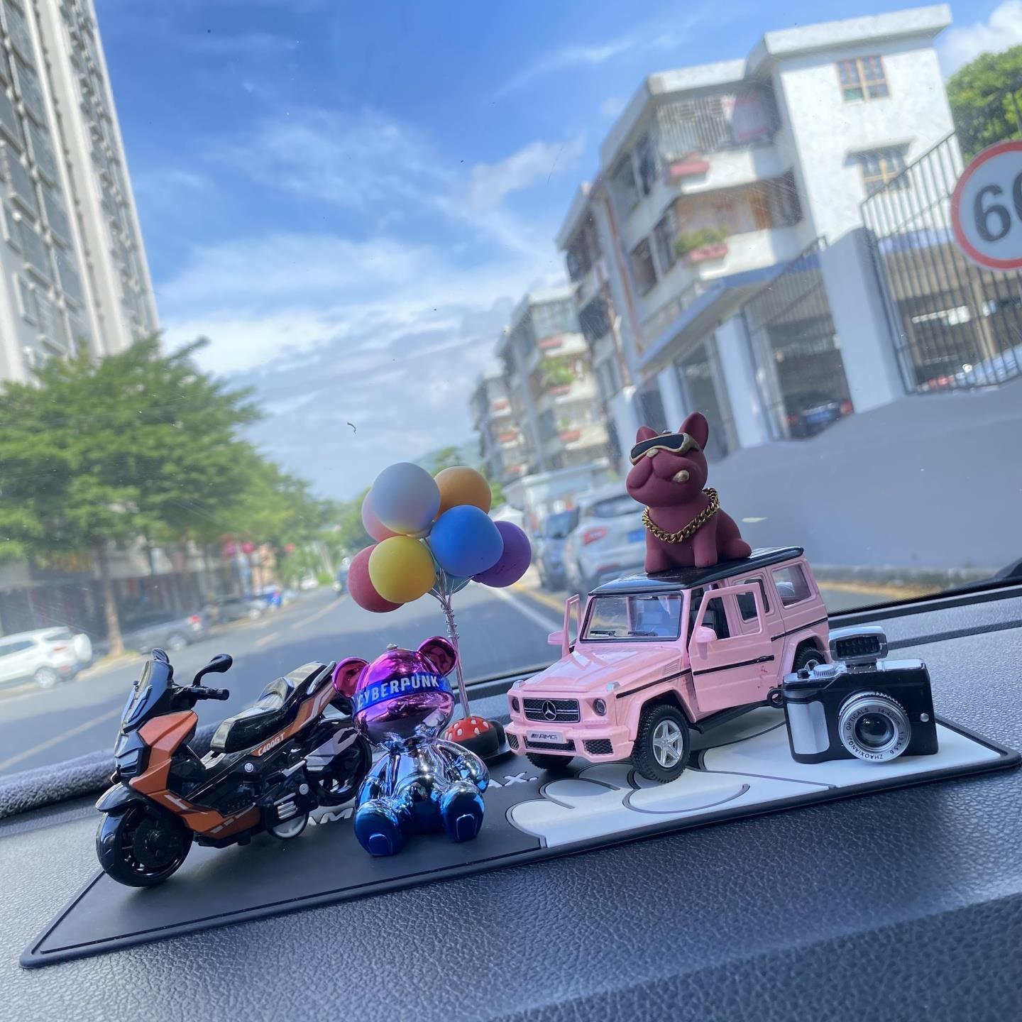 新款合金大G暴力熊车载车内持久香氛淡香太阳能直升飞机香薰摆件