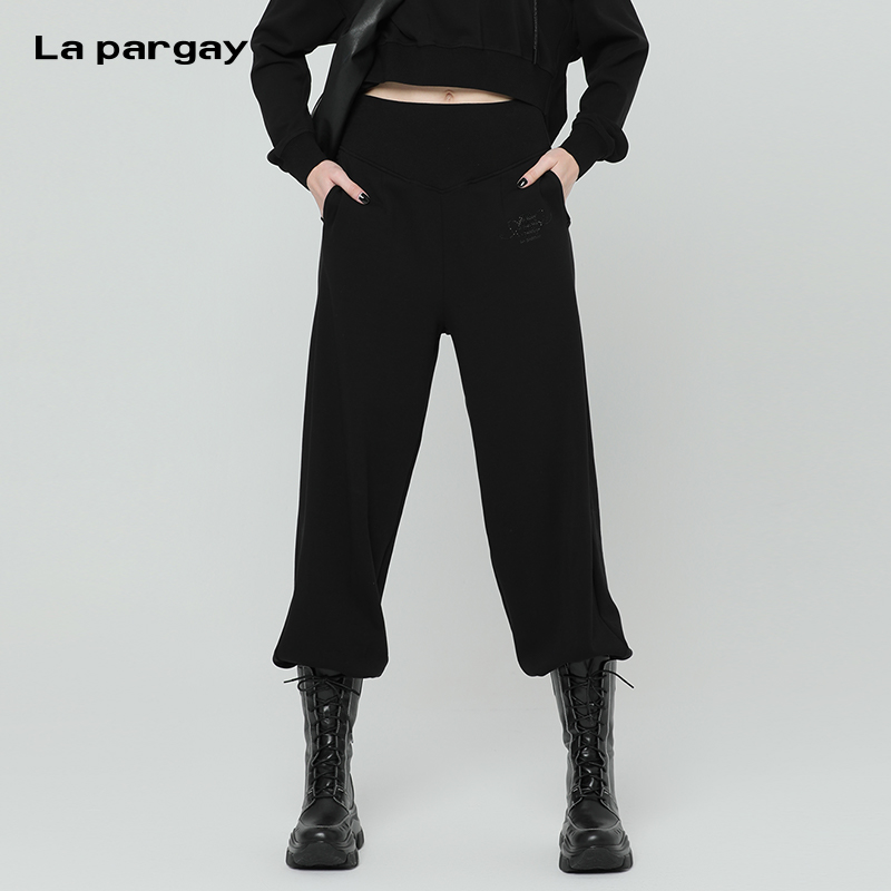 宽松舒适 亲肤透气 时尚烫钻 个性设计 新款