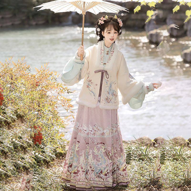 原创汉服女2025新款冬季拜年服明制刺绣短袄加厚马面裙日常款套装,女装/女士精品,汉服套装,淘宝优惠券,粉丝福利购,淘宝优惠卷
