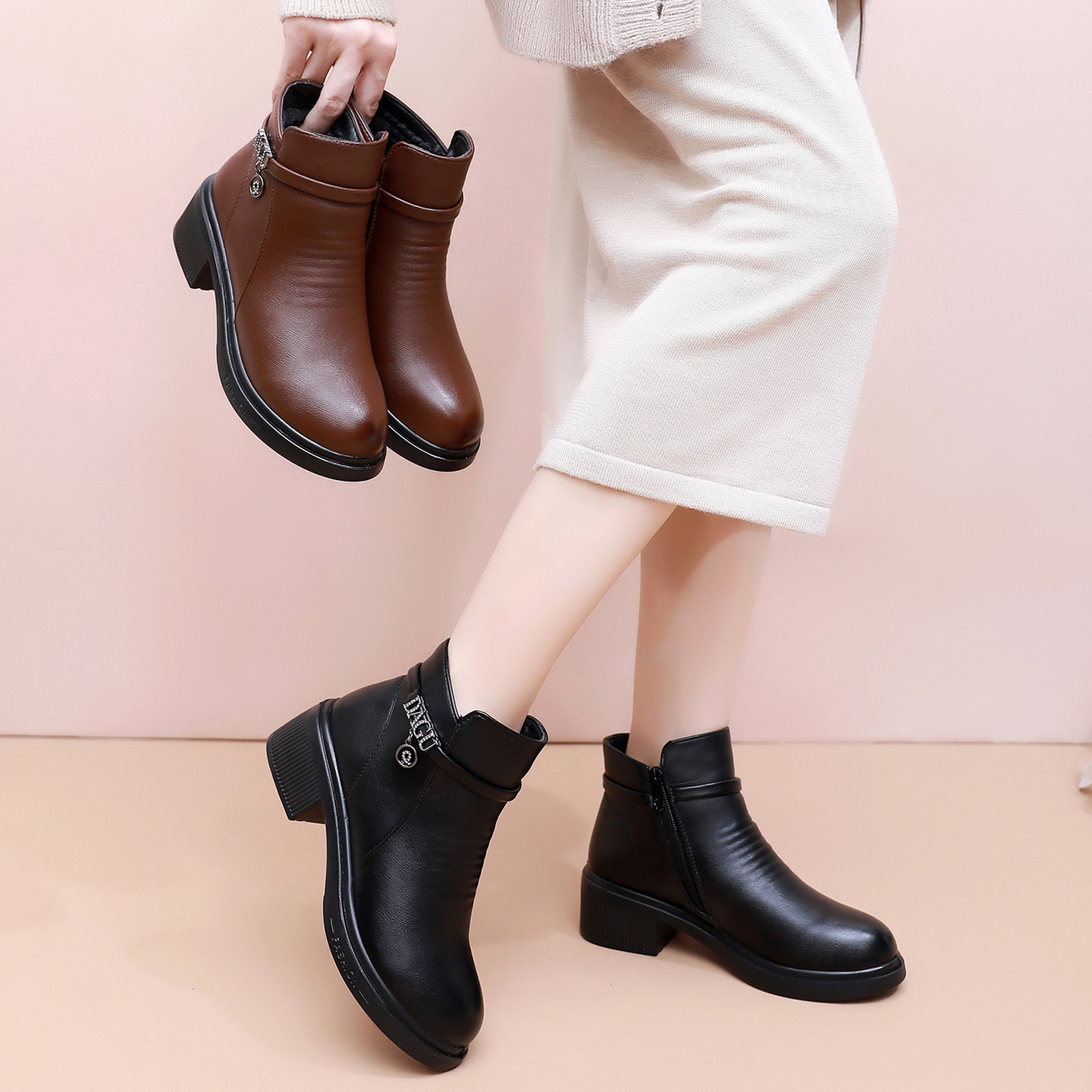 中老年妈妈棉鞋2025冬季高跟新款厚底粗跟加绒短筒侧拉链皮鞋短靴