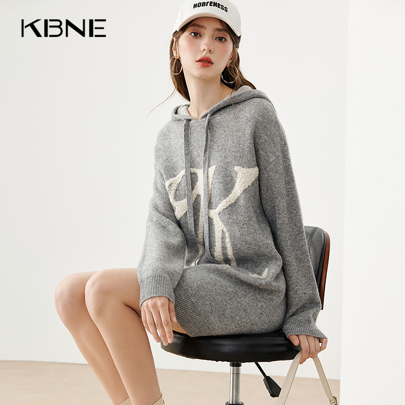 KBNE灰色撞色羊毛连帽毛衫针织连衣裙2025秋冬新款中长裙女装