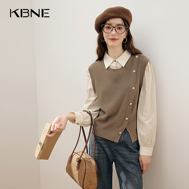 翻领+纽扣+纯色