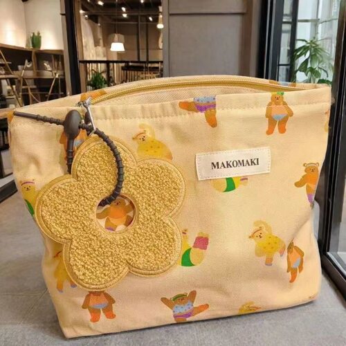 早春可爱小熊帆布化妆包女日韩ins上班族可携式大容量护肤品收纳