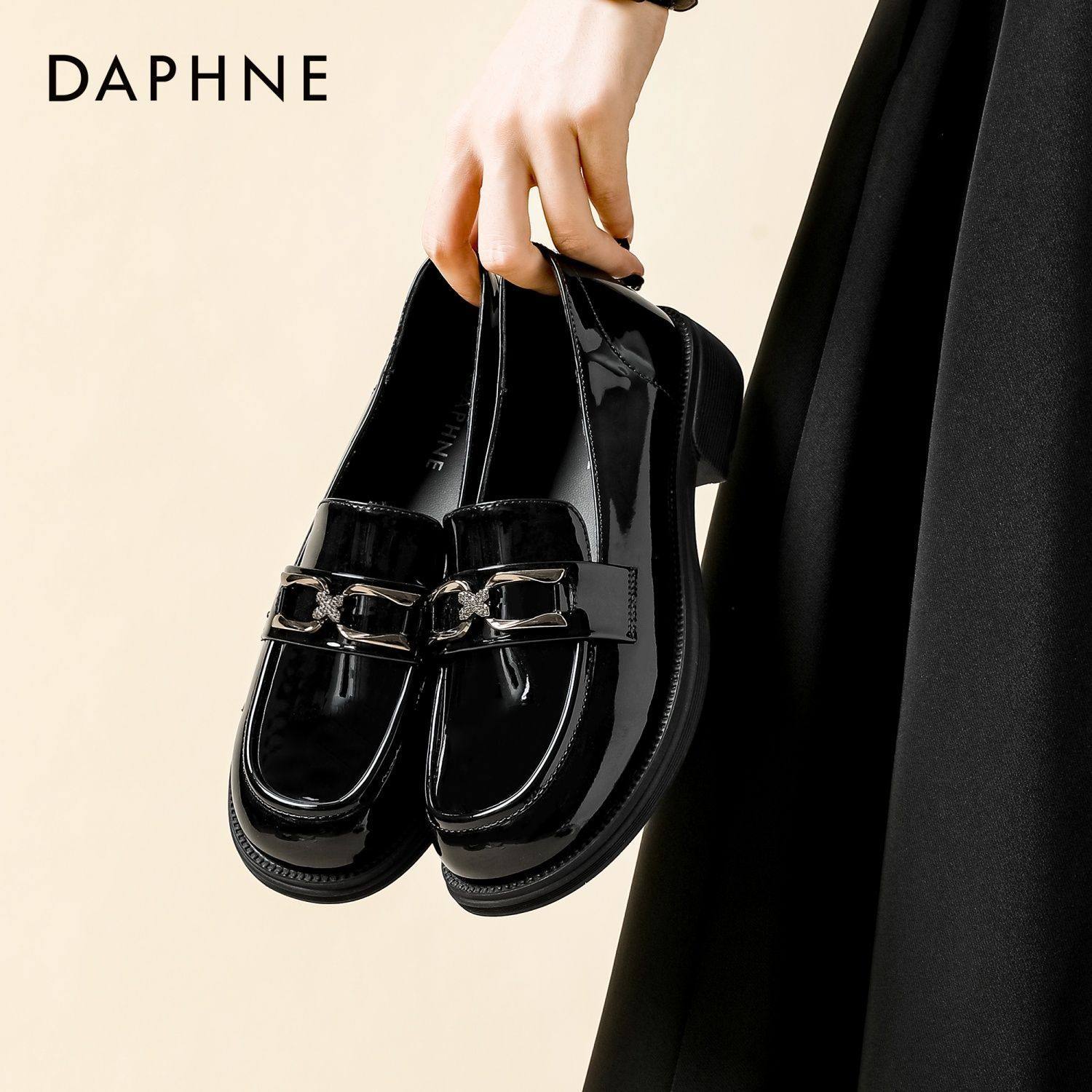 达芙妮亮面百搭乐福鞋女2025秋季新款英伦风时尚一脚蹬黑色小皮鞋,女鞋,乐福鞋（豆豆鞋）,淘宝优惠券,粉丝福利购,淘宝优惠卷