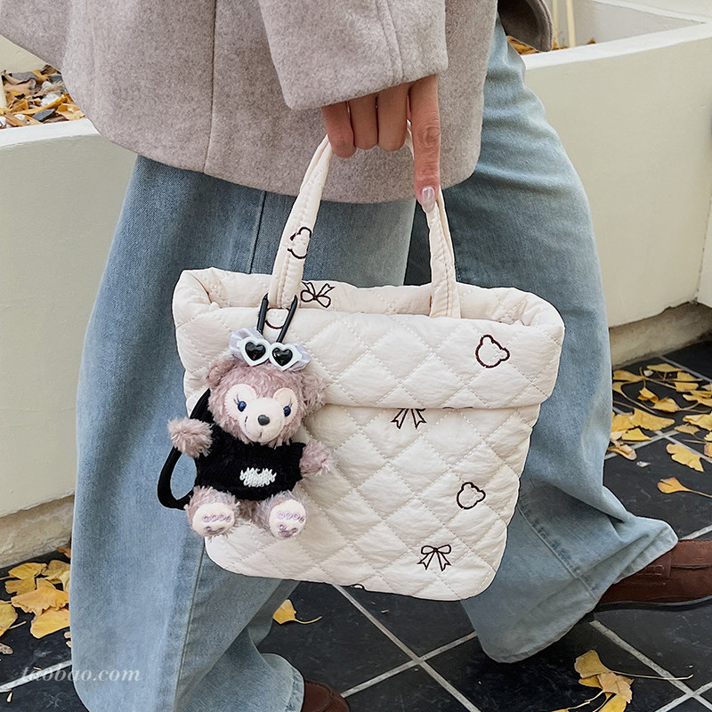 冬季超火小众棉服包包2025新款时尚宽肩带斜挎包手提水桶包羽绒包