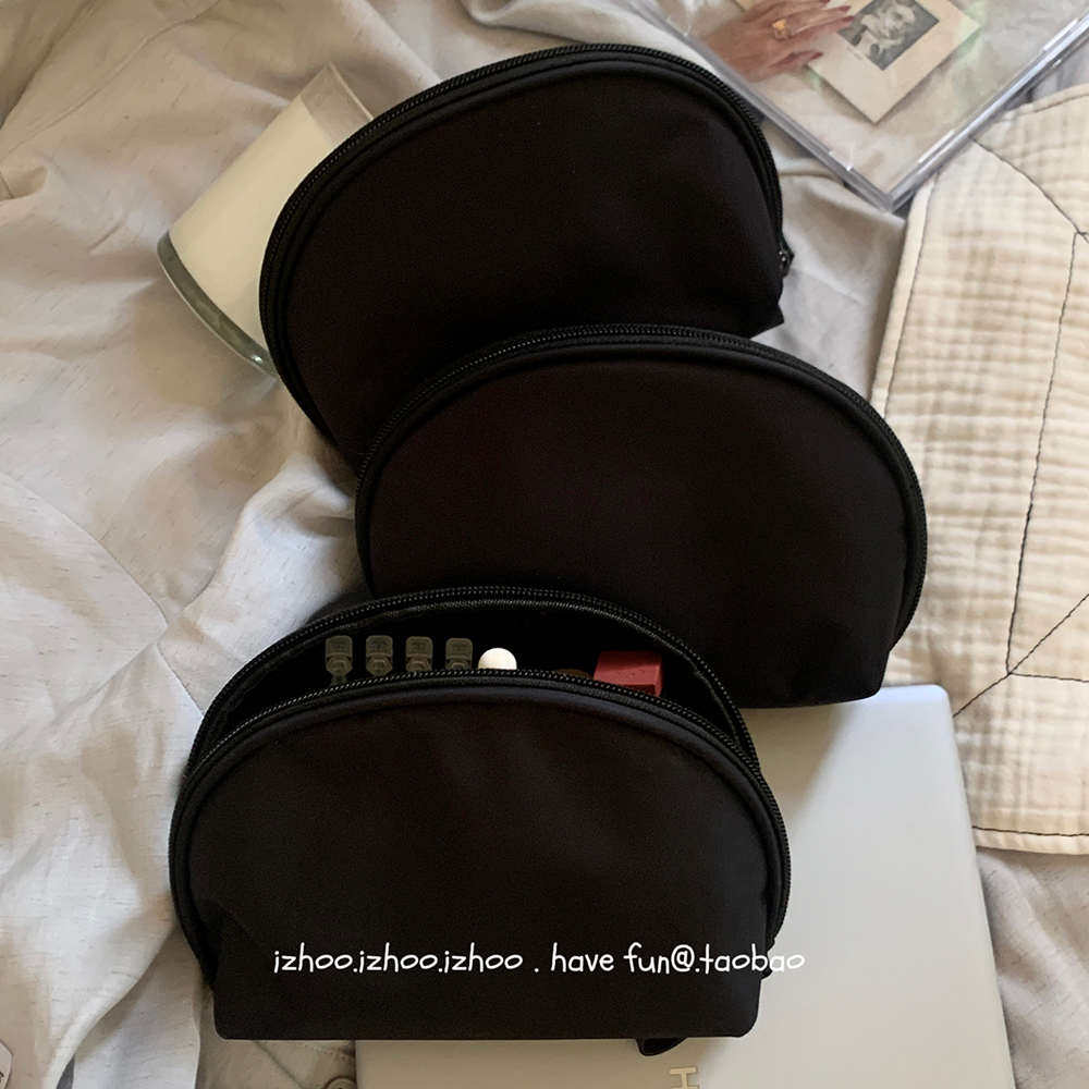 化妆包分享-挖宝式收纳~经典黑色防水尼龙质感便携旅行小巧收纳袋