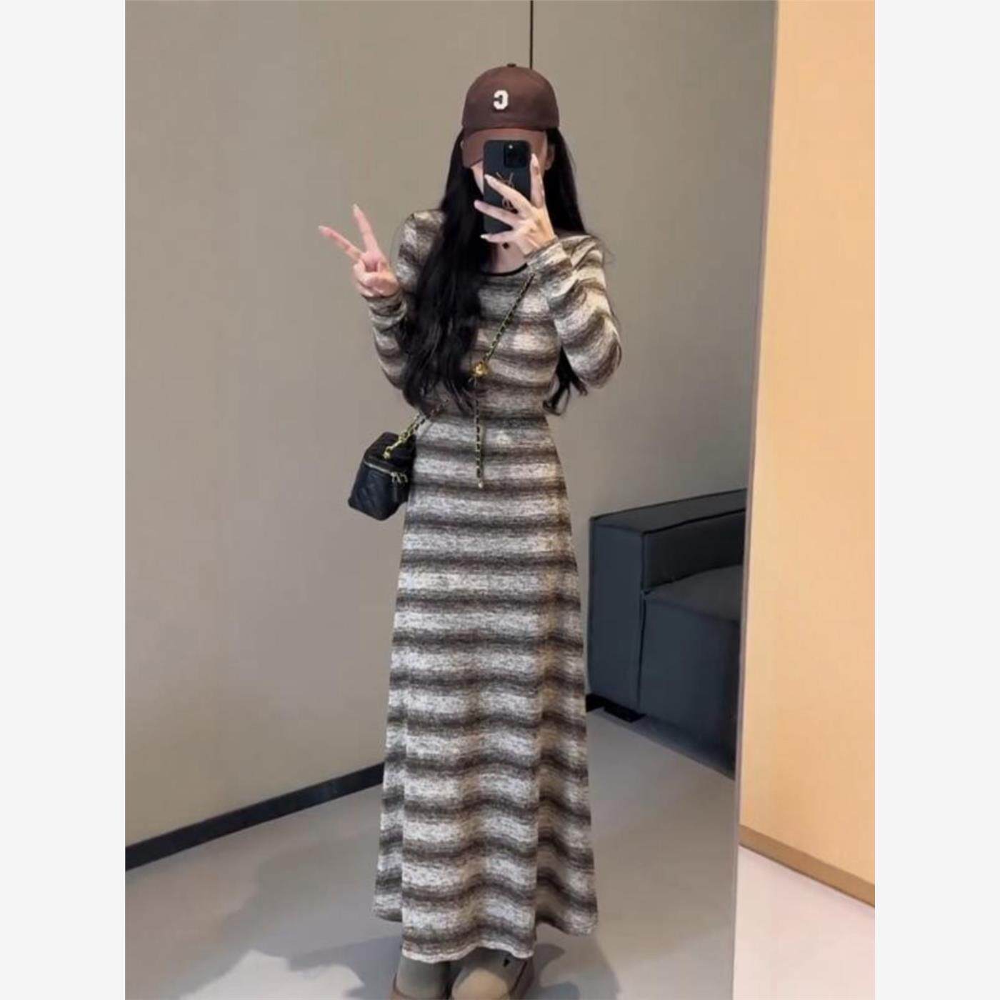条纹圆领长袖连衣裙女装春季2025年新款气质时尚收腰显瘦过膝长裙