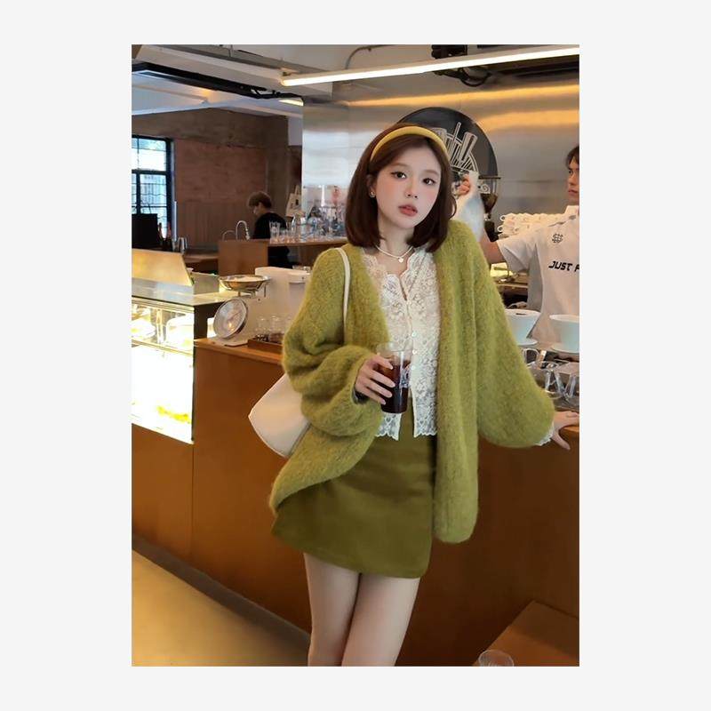 轻奢高级感套装女2025秋冬季毛茸茸毛衣外套蕾丝上衣半身裙三件套