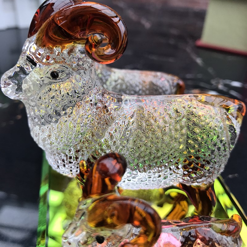 水晶三羊开泰小羊桌面摆件生肖羊工艺品汽车车载R饰品香水座小摆