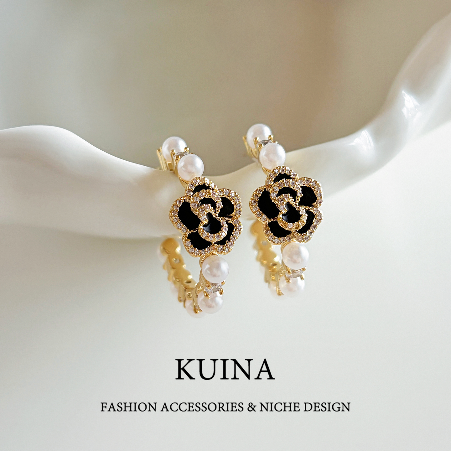 黑色山茶花C型耳钉女法式轻奢