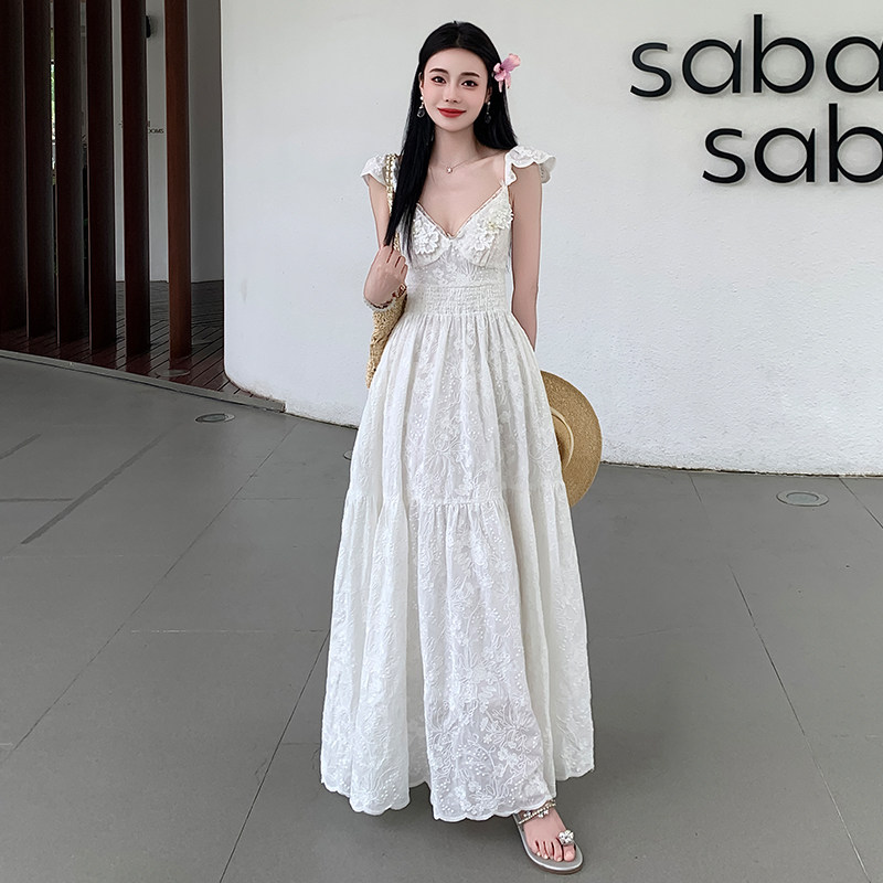 白色森系仙女裙子气质超仙吊带长裙海边V领蕾丝露背连衣裙夏季