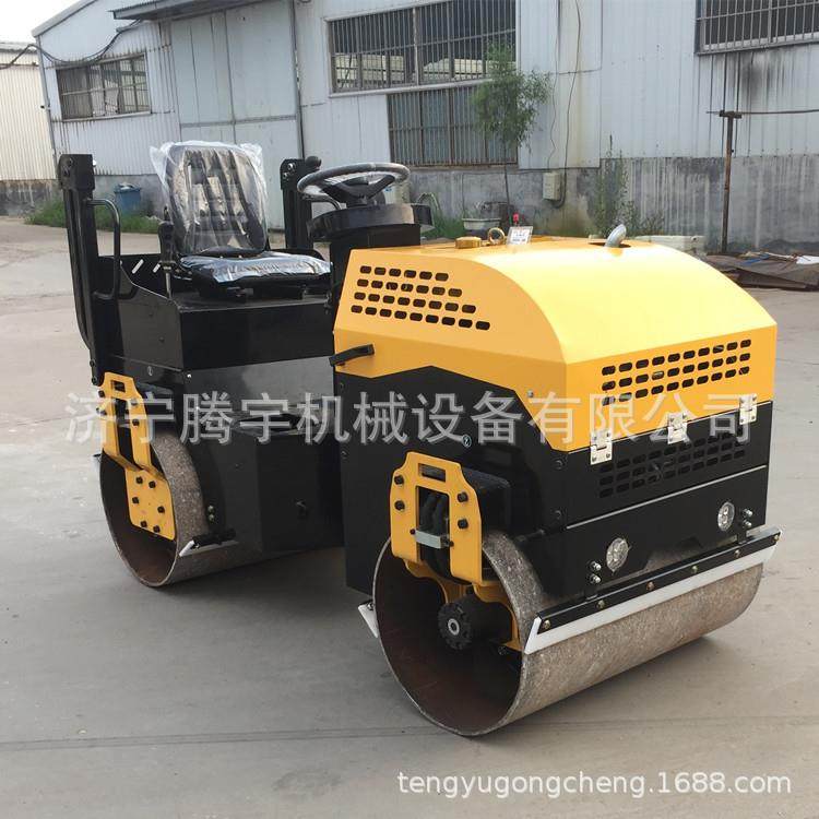 厂家现货1吨座驾式全液压震动压路机 双钢轮震动压实机 草坪机,纺织面料/辅料/配套,针织机械,淘宝优惠券,粉丝福利购,淘宝优惠卷
