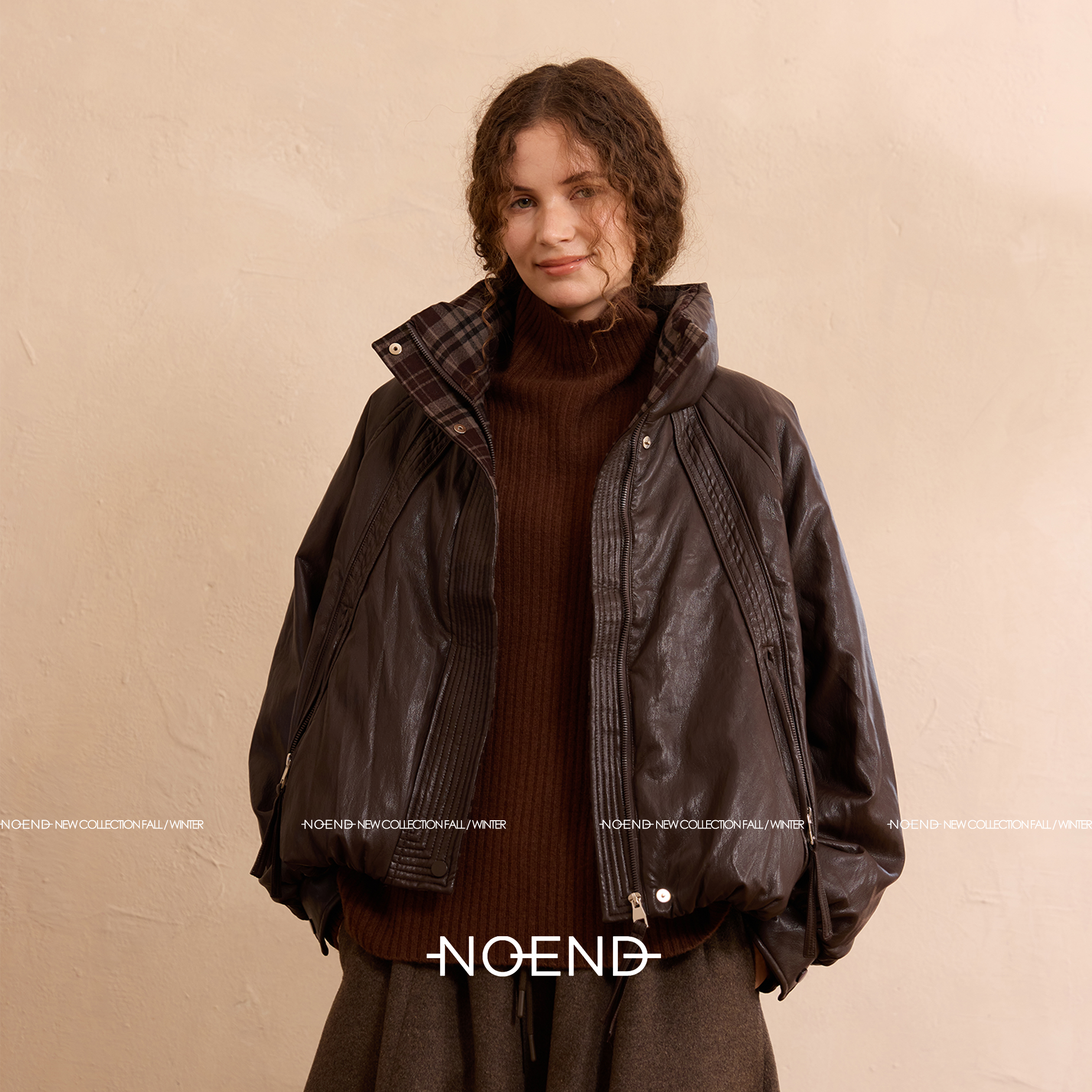 NOENDNOEND25/休闲复古拼格纹PU皮立领90白鸭绒短款羽绒服