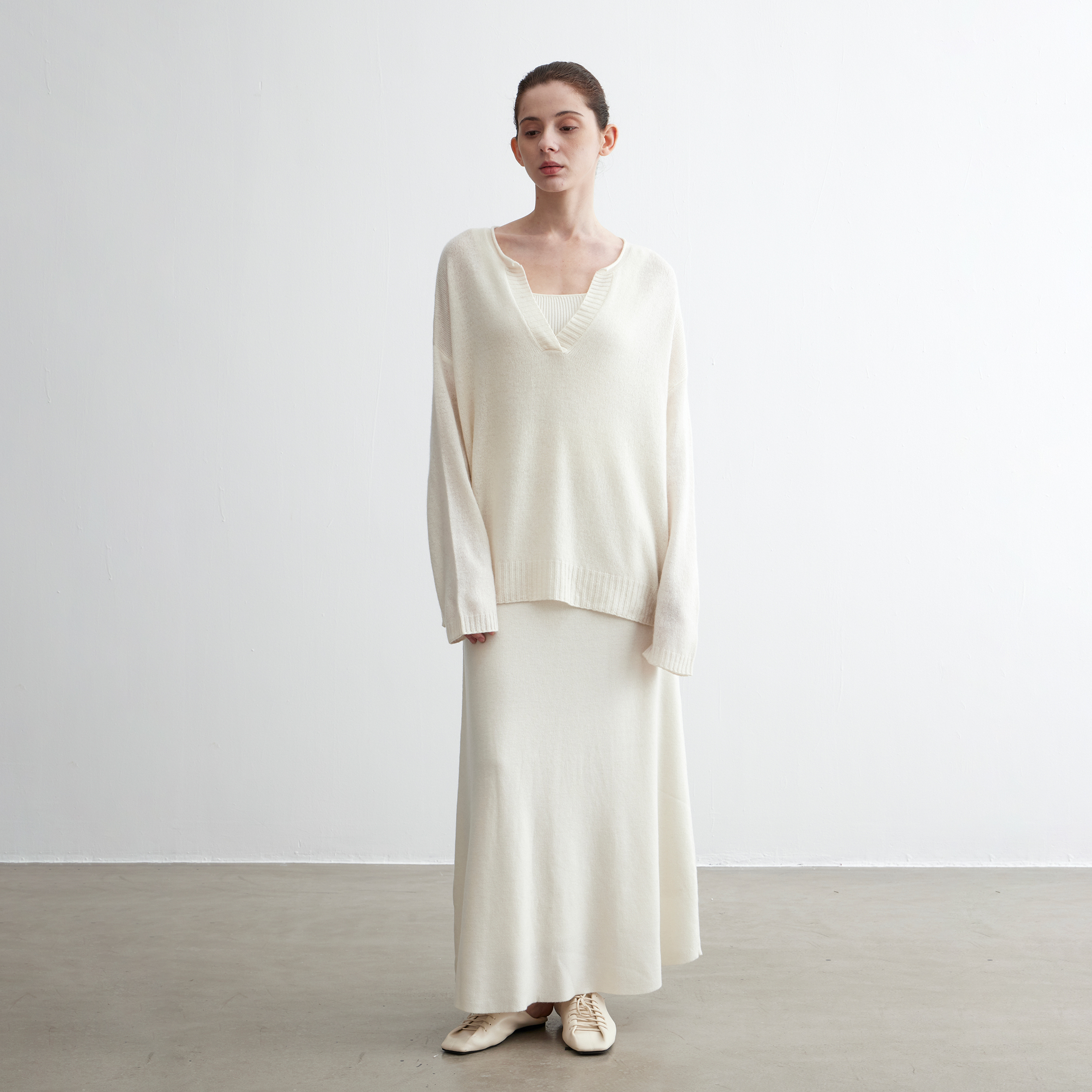 NOEND25SS 绵羊毛山羊绒极简V领慵懒套头毛衣