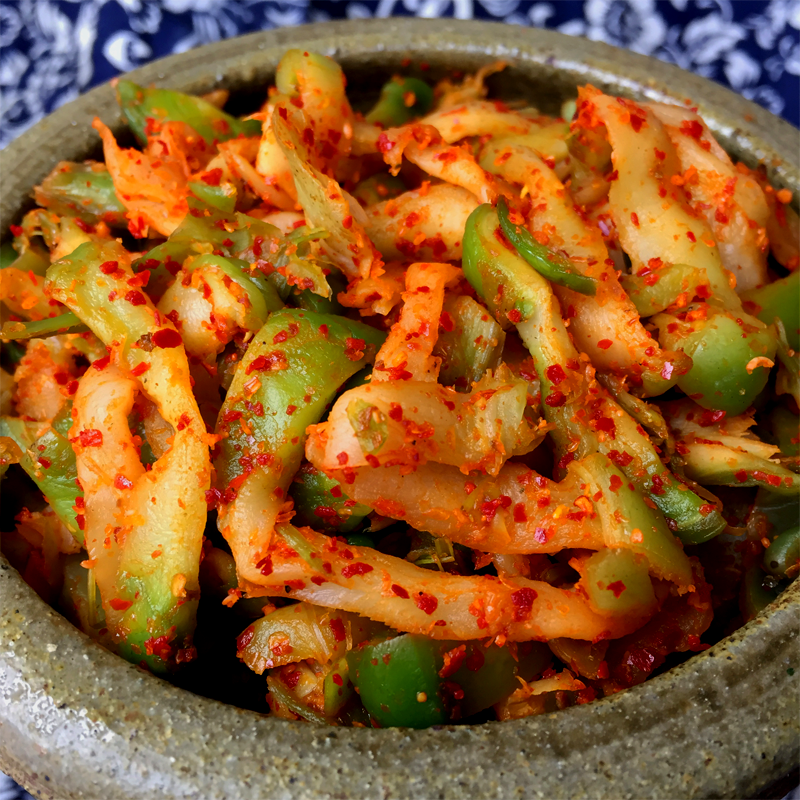 香辣脆嫩儿菜开味下饭菜即食儿菜干咸菜辣椒酱拌饭酱菜瓶装辣酱