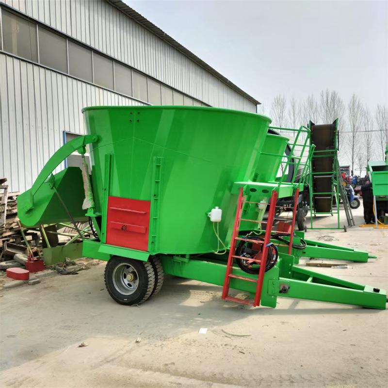 牵引式TMR全混合日粮制备机牛羊饲喂自走搅拌车饲料搅拌机