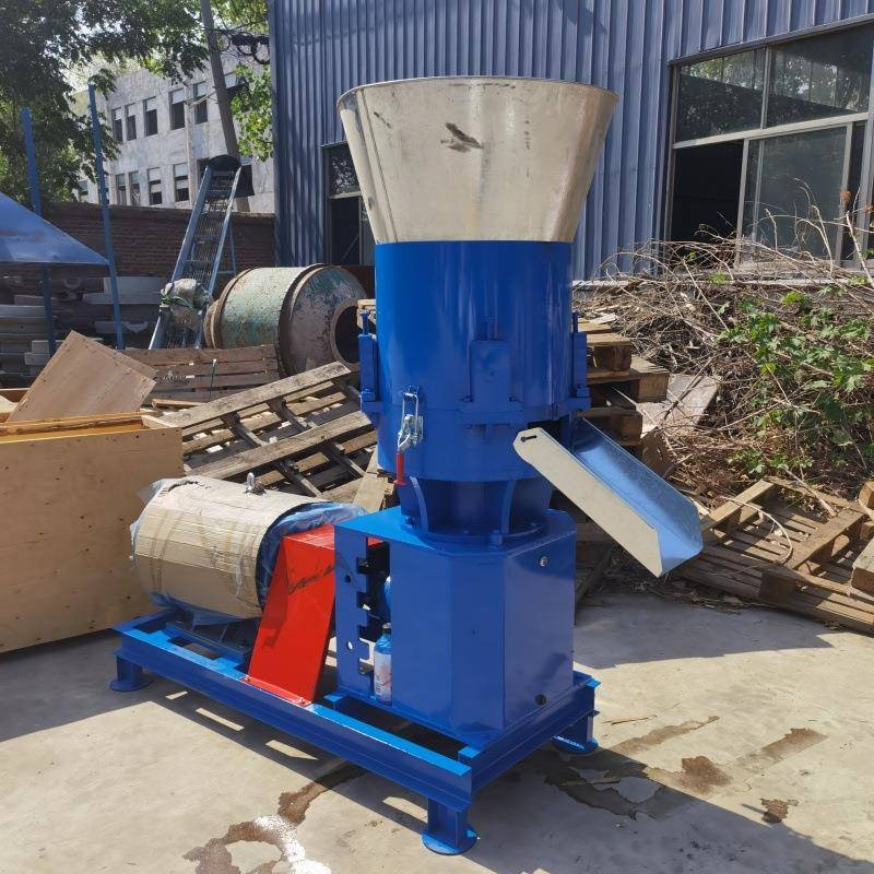 鸡鸭鹅猪牛羊饲料加工设备秸秆玉米饲料颗粒机养马场秸秆饲料机