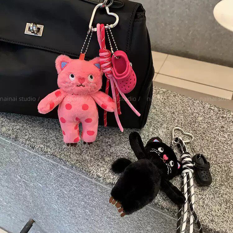 网红波点猫毛绒挂件可爱小猫咪公仔挂饰卡通玩偶布娃娃钥匙扣