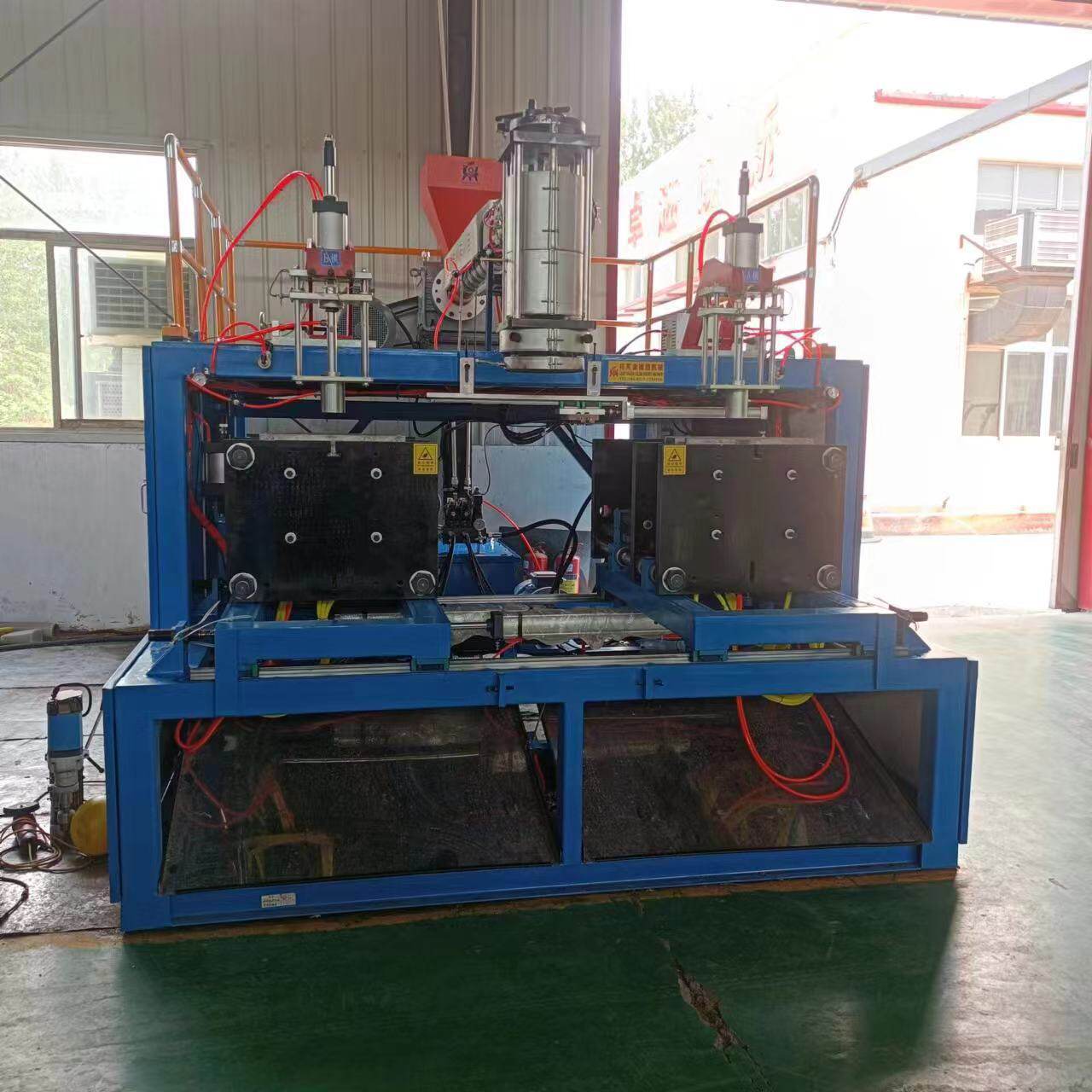 定制款注水底座凳子面哑铃片浮岛液压式80型塑料吹塑机吹瓶机设备