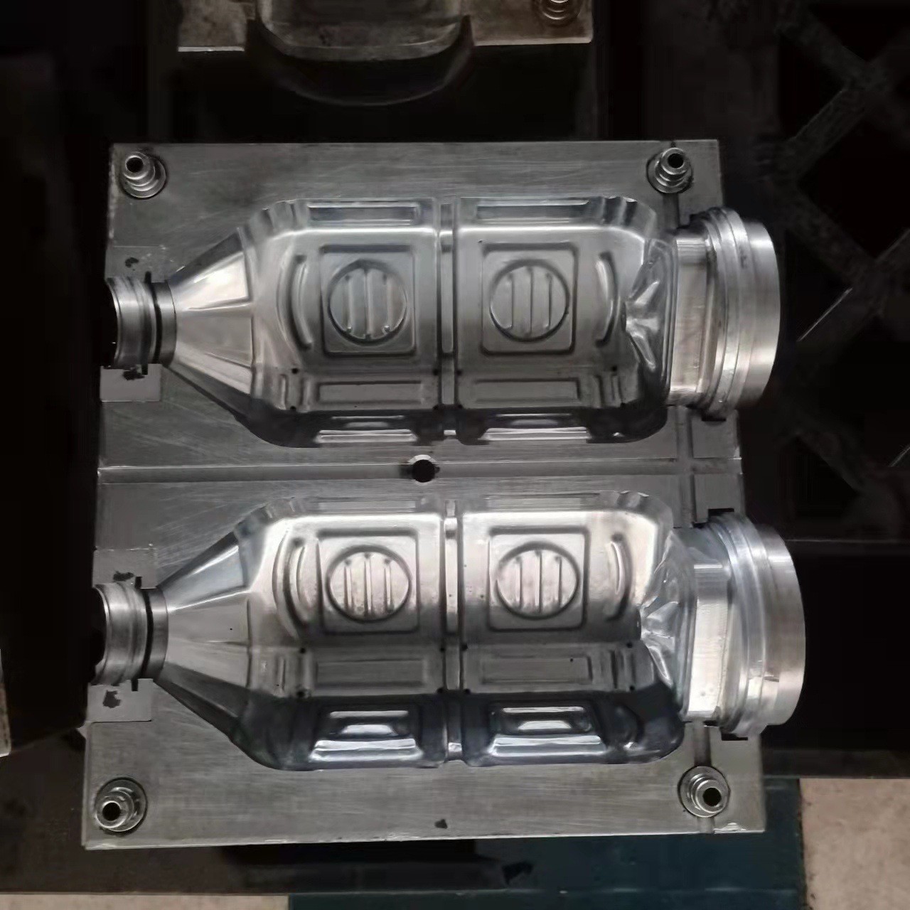 自动切边吹塑模具半自动吹瓶模具全自动吹瓶模具一比一模具