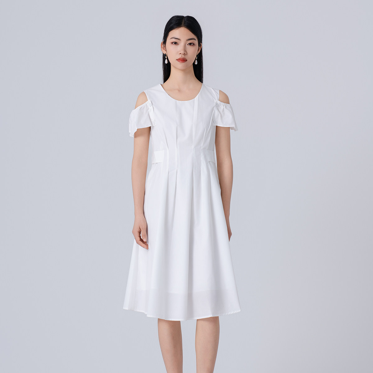 阿依莲连衣裙女2026夏季新款露肩设计清新文艺收腰圆领短款裙子图片