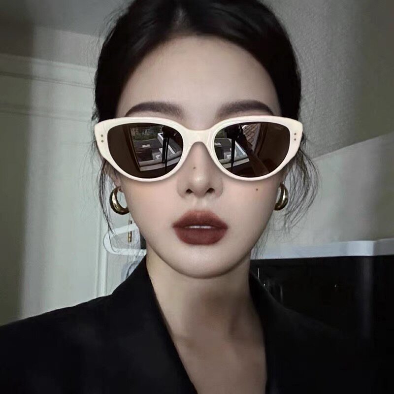 韩版GM白色猫眼墨镜女款潮海边街拍高级感复古显脸小偏光太阳眼镜