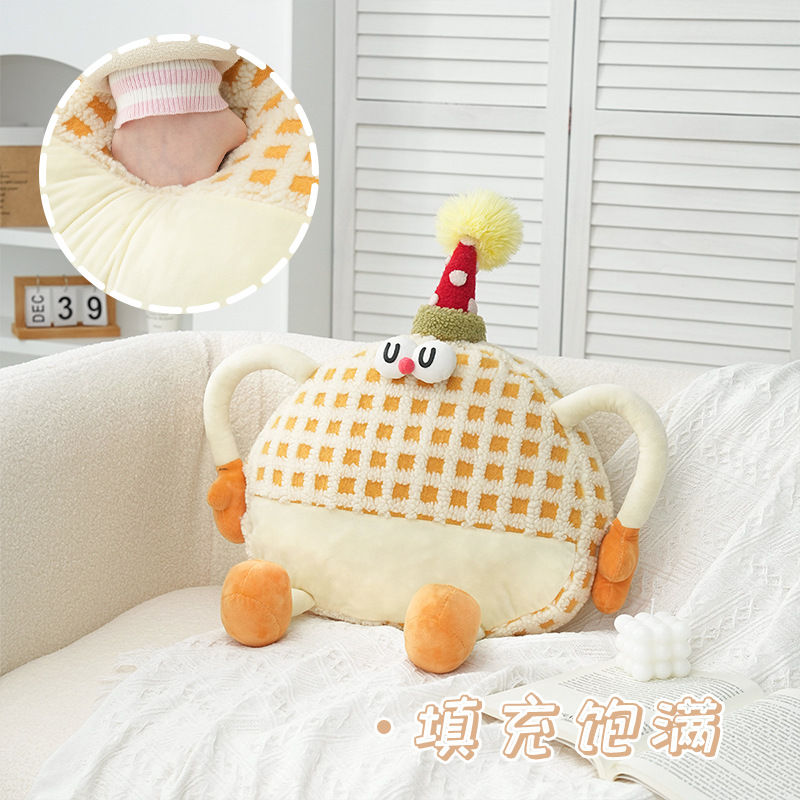 2025新款卡通搞怪羊羔绒小怪兽抱枕靠垫柔软舒适沙发腰靠两用