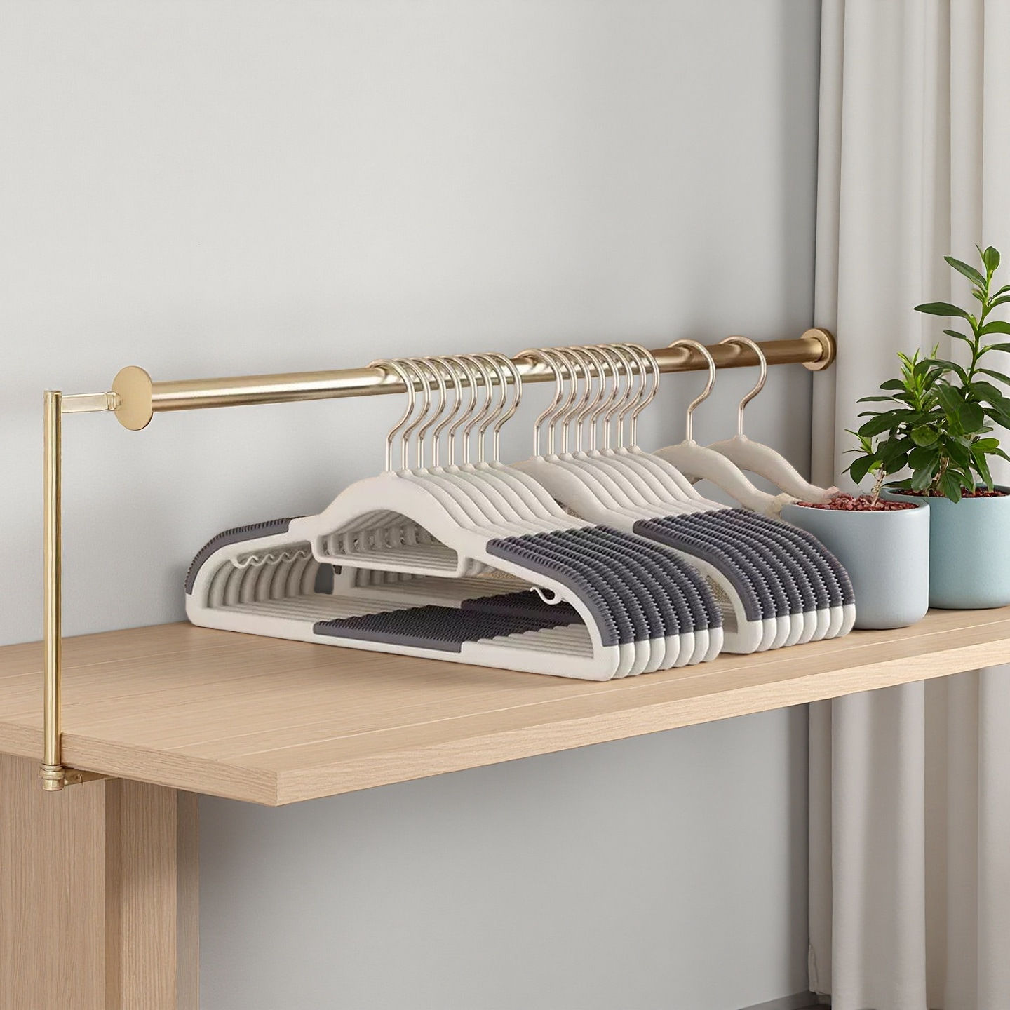 防滑衣架加粗款无痕家用衣挂可旋转多功能宽肩塑料干湿两用日用品