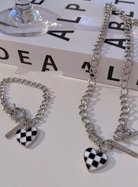 极速日韩ins潮棋盘格爱心吊坠项B链小众设计感软妹情侣闺蜜卫衣链