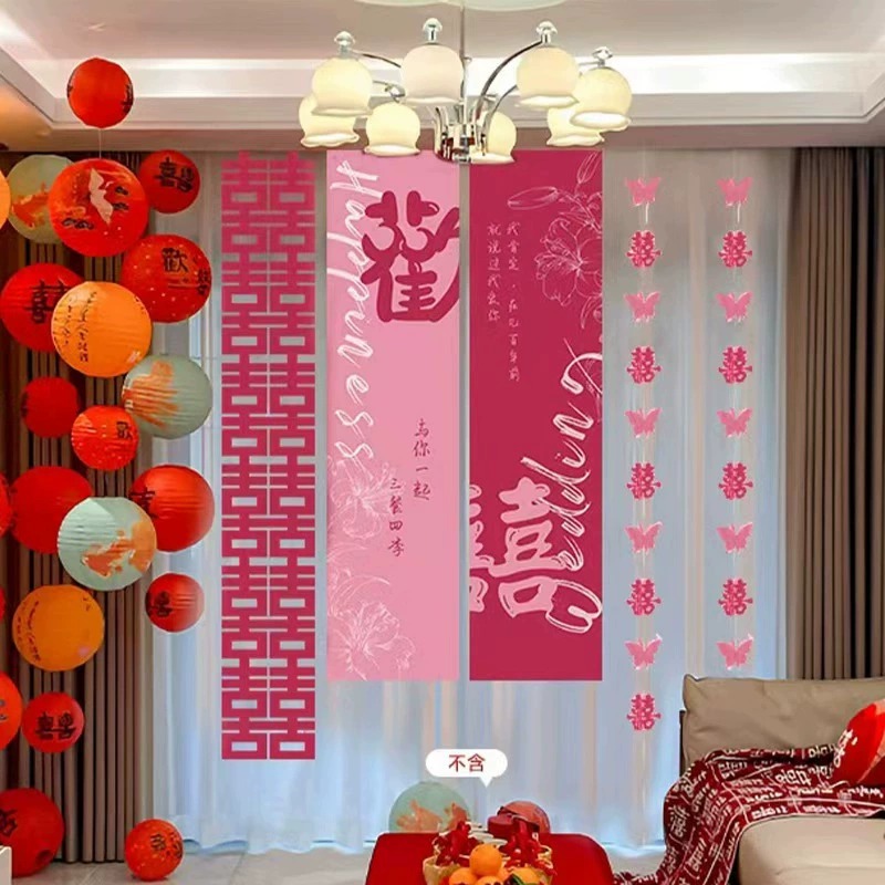 布置男方婚纱照背景墙挂超