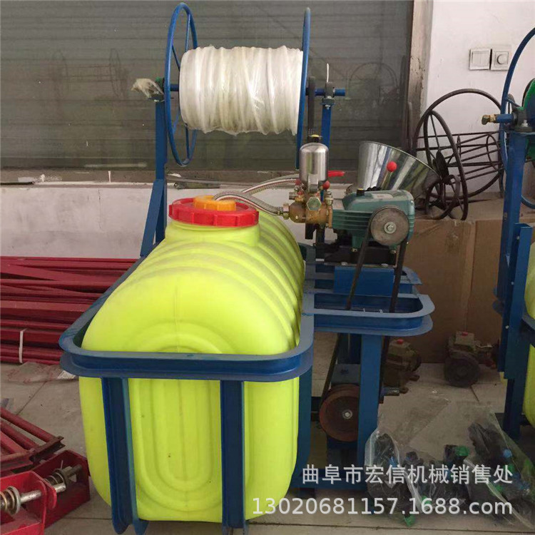 1000斤桶打机 小四轮带轴传动喷机 车载式喷雾机价格图片