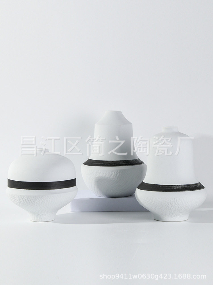 样板房装饰摆件简约艺术手工条纹花器白色陶瓷花瓶客厅干花插花
