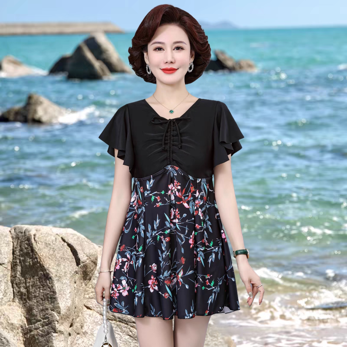 妈妈泳衣中老年保守大码宽松泡温泉泳装2025新款连体遮肚显瘦泳衣