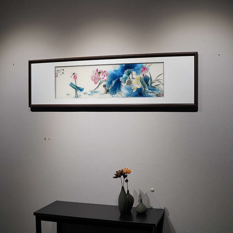 现代新中式装饰画清韵荷花刺绣床头挂画书房背景装饰画精品蚕丝绣图片