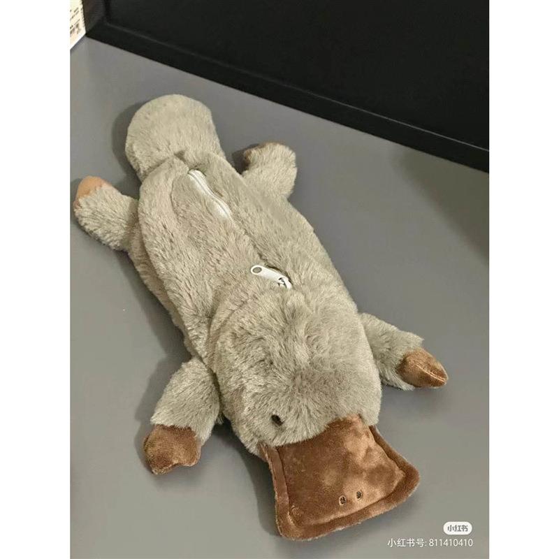 可爱鸭嘴兽毛绒公仔笔袋学生创意动物搞怪ins大容量文具收纳袋